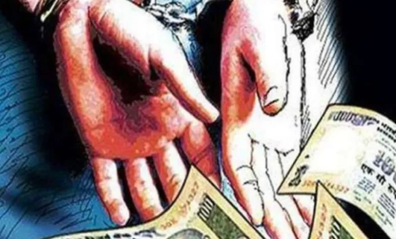 विजिलेंस की बड़ी कार्रवाई, रिश्वत लेते हुए प्रधानाचार्य और सहायक शिक्षक रंगे हाथ गिरफ्तार विजिलेंस की बड़ी कार्रवाई, रिश्वत लेते हुए प्रधानाचार्य और सहायक शिक्षक रंगे हाथ गिरफ्तार