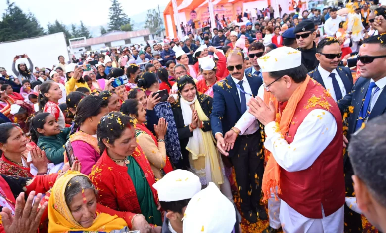 मुख्यमंत्री धामी ने होली मिलन कार्यक्रम में लिया हिस्सा, केंद्र व राज्य सरकार की उपलब्धियां गिनाईं