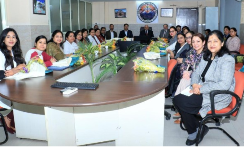 Uttarakhand: दून मेडिकल कॉलेज में कर्मठ महिला डॉक्टर्स व स्टाफ सम्मानित Uttarakhand: दून मेडिकल कॉलेज में कर्मठ महिला डॉक्टर्स व स्टाफ सम्मानित