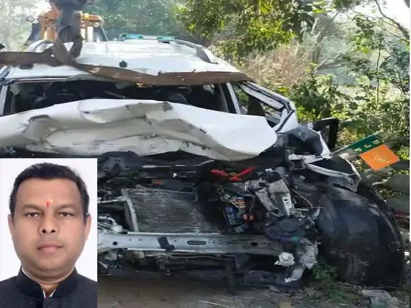 Uttarakhand: यहां भाजपा नेता की सड़क हादसे में मौत, पत्नी और बच्चे घायल