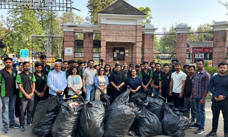 एफआरआई क्षेत्र में स्वच्छता अभियान के तहत किया श्रमदान एफआरआई क्षेत्र में स्वच्छता अभियान के तहत किया श्रमदान