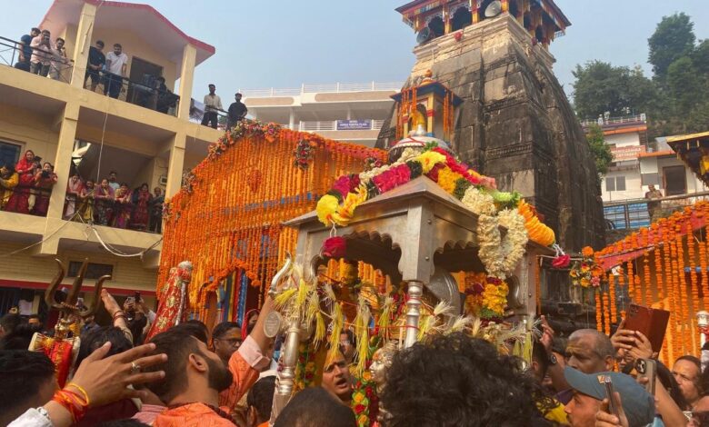 बाबा केदार की पंचमुखी डोली ने किया दूसरे पड़ाव फाटा को प्रस्थान बाबा केदार की पंचमुखी डोली ने किया दूसरे पड़ाव फाटा को प्रस्थान