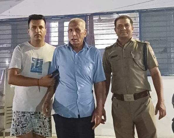 बिछडों को अपनो से मिलाकर मानवता का फर्ज निभाती दून पुलिस बिछडों को अपनो से मिलाकर मानवता का फर्ज निभाती दून पुलिस