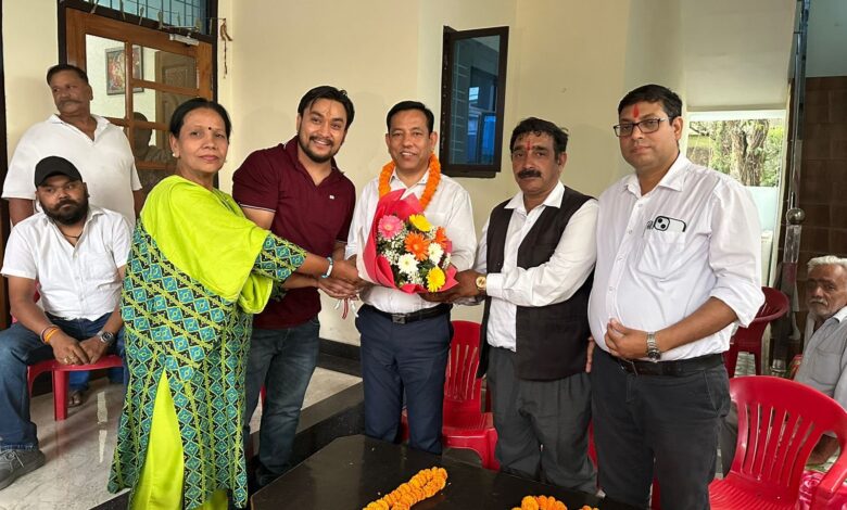 हार को देखते हुए निकाय चुनावों को टाल रही सरकार : नवीन जोशी हार को देखते हुए निकाय चुनावों को टाल रही सरकार : नवीन जोशी