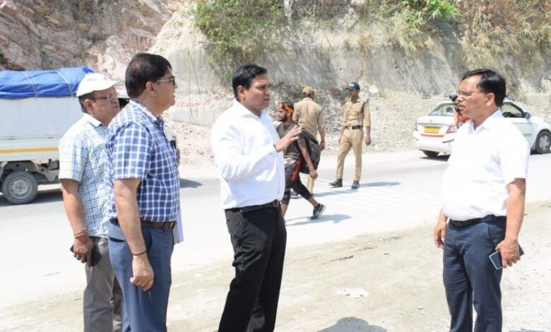 सचिव स्वास्थ्य ने किया केदारनाथ धाम में स्थलीय निरीक्षण सचिव स्वास्थ्य ने किया केदारनाथ धाम में स्थलीय निरीक्षण