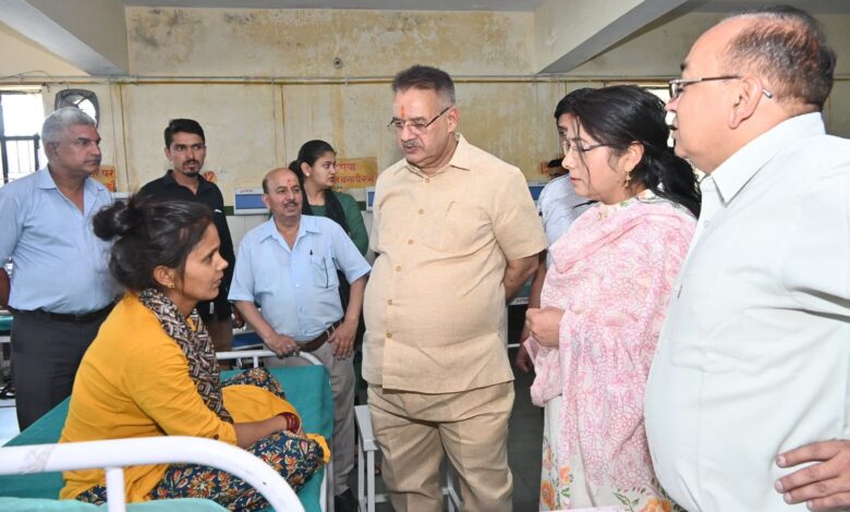 कैबिनेट मंत्री ने जाना घायल लोगों का कुशलक्षेम कैबिनेट मंत्री ने जाना घायल लोगों का कुशलक्षेम