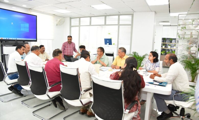 मुख्य निर्वाचन अधिकारी ने की उपचुनाव के संबंध में बैठक