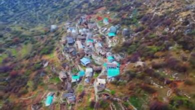 द्रोणागिरी पर्वत की तलहटी पर बसा द्रोणागिरी गांव