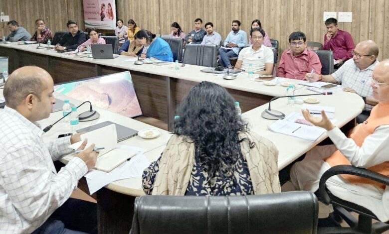 स्वास्थ्य सेवाओं की गुणवत्ता में सुधार के लिये अधिकारी समयबद्ध तरीके से कार्य करेंः सुरेश भट्ट स्वास्थ्य सेवाओं की गुणवत्ता में सुधार के लिये अधिकारी समयबद्ध तरीके से कार्य करेंः सुरेश भट्ट