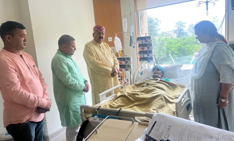 महाराज ने अस्पताल पहुंचकर केदारनाथ विधायक का हालचाल जाना