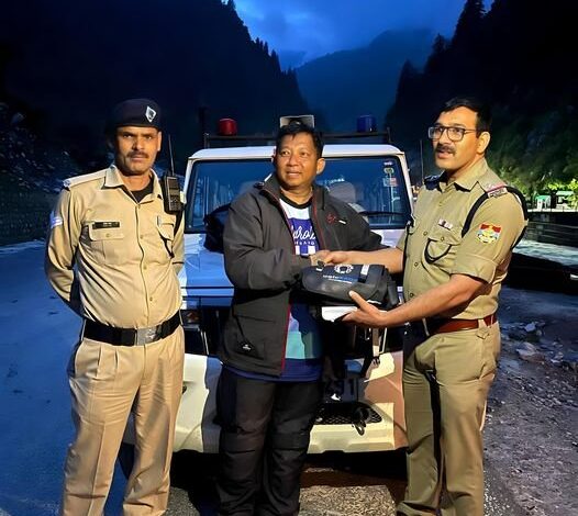 पुलिस ने मानवता के साथ दिया ईमानदारी का परिचय पुलिस ने मानवता के साथ दिया ईमानदारी का परिचय