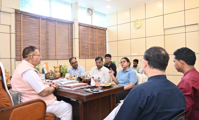निर्देश : सेब बागवानों को फसल बीमा का मुआवजा दिया जाए निर्देश : सेब बागवानों को फसल बीमा का मुआवजा दिया जाए