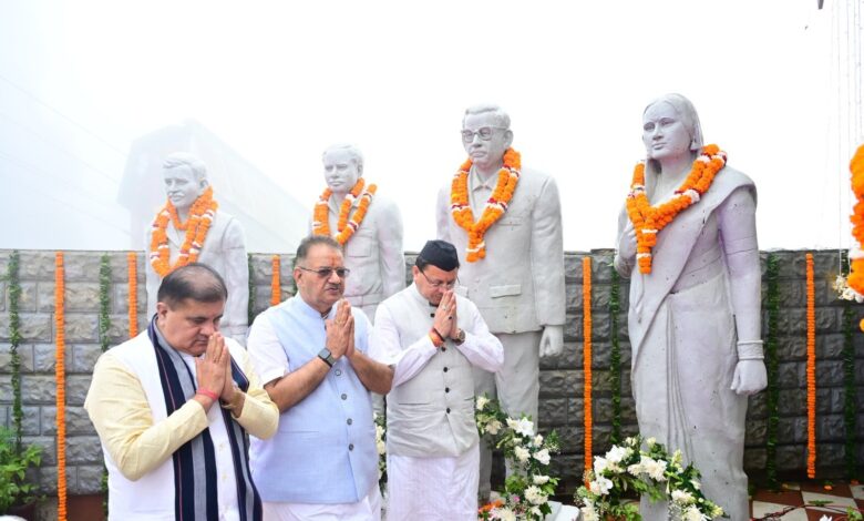 सीएम ने किया शहीद आंदोलनकारियों को नमन सीएम ने किया शहीद आंदोलनकारियों को नमन