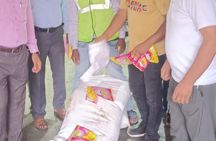 जिलाधिकारी ने सिंगल यूज प्लाटिक के विरूद्ध चलाया अभियान जिलाधिकारी ने सिंगल यूज प्लाटिक के विरूद्ध चलाया अभियान