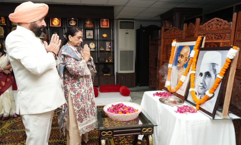 राष्ट्रपिता ने पूरी दुनिया के लिए सत्य और अहिंसा का मार्ग प्रशस्त किया