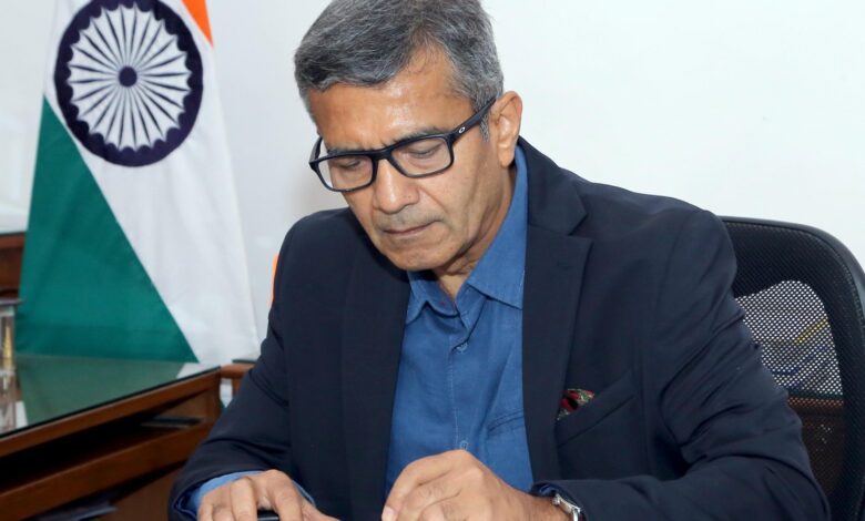 सिंह ने रक्षा सचिव का पदभार ग्रहण किया सिंह ने रक्षा सचिव का पदभार ग्रहण किया