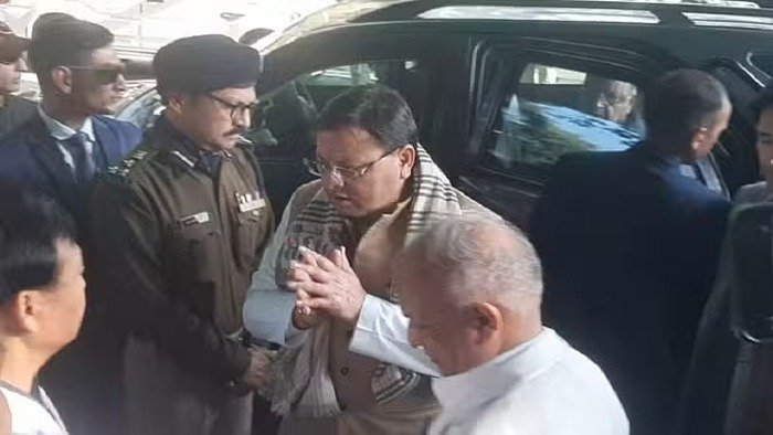 हल्द्वानी पहुंचे सीएम धामी, जाना घायलों का हाल हल्द्वानी पहुंचे सीएम धामी, जाना घायलों का हाल