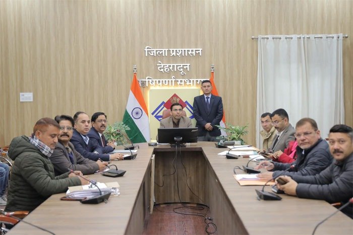 डीएम ने एयरपोर्ट के समीप बिना एनओसी के निर्माण कार्यों की रिपोर्ट तलब डीएम ने एयरपोर्ट के समीप बिना एनओसी के निर्माण कार्यों की रिपोर्ट तलब
