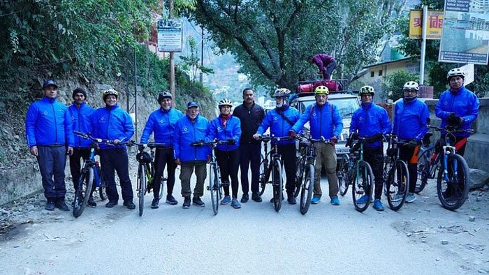 साइकिल से प्रयागराज रवाना हुआ रिटायर्ड सैन्य अधिकारियों का दल साइकिल से प्रयागराज रवाना हुआ रिटायर्ड सैन्य अधिकारियों का दल