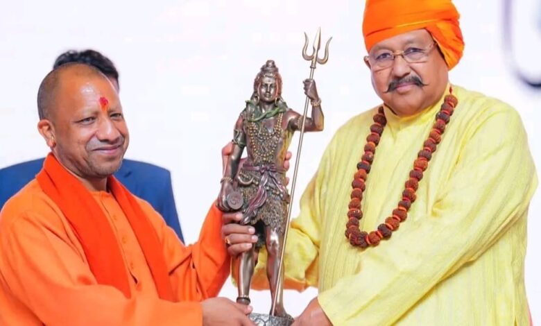 महाराज ने की महाकुंभ में योगी के कुशल प्रबंधन की तारीफ महाराज ने की महाकुंभ में योगी के कुशल प्रबंधन की तारीफ