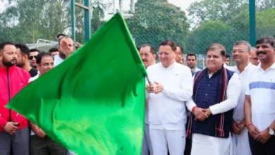 Uttarakhand News: अहिल्या स्मृति मैराथन: मुख्यमंत्री ने युवाओं के साथ लगाई दौड़, कहा—स्वस्थ समाज के लिए जरूरी ऐसे आयोजन….