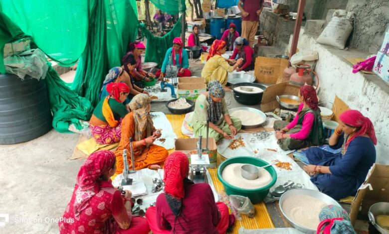 Uttarakhand News: केदारनाथ यात्रा बनी महिला समूहों के लिए आजीविका का आधार, CM धामी ने की यात्रियों से ये खास अपील… Uttarakhand News: केदारनाथ यात्रा बनी महिला समूहों के लिए आजीविका का आधार, CM धामी ने की यात्रियों से ये खास अपील…