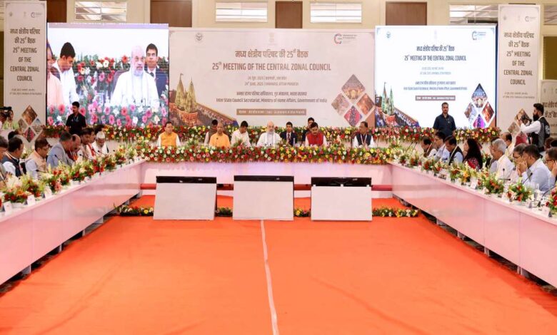 Uttarakhand News: मध्य क्षेत्रीय परिषद की बैठक में सीमा सुरक्षा, महिला अपराध और विकास से जुड़े मुद्दों पर हुई व्यापक चर्चा… Uttarakhand News: मध्य क्षेत्रीय परिषद की बैठक में सीमा सुरक्षा, महिला अपराध और विकास से जुड़े मुद्दों पर हुई व्यापक चर्चा…