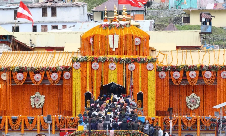 Uttarakhand News: बद्रीनाथ धाम जा रहे श्रद्धालु अब नहीं कर सकेंगे ये काम, 2 जुलाई की घटना के बाद मंदिर ट्रस्ट ने लिया निर्णय… Uttarakhand News: बद्रीनाथ धाम जा रहे श्रद्धालु अब नहीं कर सकेंगे ये काम, 2 जुलाई की घटना के बाद मंदिर ट्रस्ट ने लिया निर्णय…