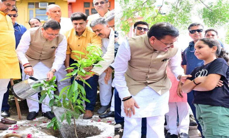 Uttarakhand News: “एक पेड़ मां के नाम” अभियान में शामिल हुए सीएम धामी, रुद्राक्ष का पौधा लगाकर दिया पर्यावरण संरक्षण का संदेश….