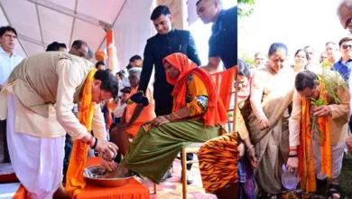 Uttarakhand News: मुख्यमंत्री ने कांवड़ियों का किया आत्मीय स्वागत, पैर धोए और पुष्पवर्षा कर जताया सम्मान…