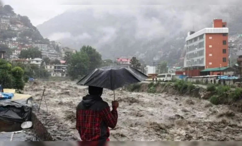 Uttarakhand News- उत्तराखंड में भारी बारिश: 13 जिलों में मौसम विभाग ने दी भारी बारिश की चेतावनी, रेड अलर्ट जारी….