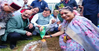 Uttarakhand News: मुख्यमंत्री पुष्कर सिंह धामी ने ‘एक पेड़ मां के नाम’ अभियान के तहत किया पौधरोपण, लोगों से की ये खास अपील….