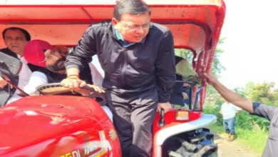 आपदा भी नहीं रोक सकी! CM धामी ने ट्रैक्टर से किया जलमग्न क्षेत्रों का निरीक्षण और ग्रामीणों की समस्या सुनकर दिया हर संभव मदद पहुंचाने का भरोसा….