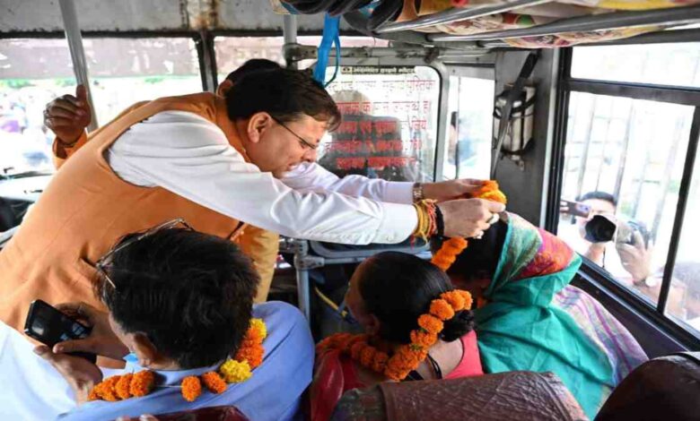 Uttarakhand News: मुख्यमंत्री पुष्कर सिंह धामी ने मातृ-पितृ तीर्थाटन योजना के तहत 32 श्रद्धालुओं के दल को किया रवाना….. Uttarakhand News: मुख्यमंत्री पुष्कर सिंह धामी ने मातृ-पितृ तीर्थाटन योजना के तहत 32 श्रद्धालुओं के दल को किया रवाना…..