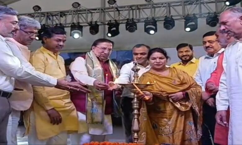 देवभूमि रजत उत्सव का भव्य शुभारंभ: सांसद बोले- 25 वर्षों में उत्तराखंड ने विकास की नई ऊंचाइयां छुईं…. देवभूमि रजत उत्सव का भव्य शुभारंभ: सांसद बोले- 25 वर्षों में उत्तराखंड ने विकास की नई ऊंचाइयां छुईं….