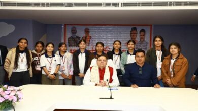 Uttarakhand News: ज्ञान, विज्ञान और अनुसंधान से जुड़े अनुभव साझा करते हुए CM धामी ने मेधावी छात्र-छात्राओं से किया संवाद, दिया सफलता का मंत्र….