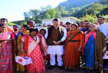 मुख्यमंत्री धामी अपने पैतृक गांव पहुंचे, भावुक हुए बचपन की यादों को ताज़ा कर कहा– यही धरा मेरे व्यक्तित्व की जन्मस्थली….