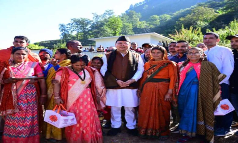 मुख्यमंत्री धामी अपने पैतृक गांव पहुंचे, भावुक हुए बचपन की यादों को ताज़ा कर कहा– यही धरा मेरे व्यक्तित्व की जन्मस्थली…. मुख्यमंत्री धामी अपने पैतृक गांव पहुंचे, भावुक हुए बचपन की यादों को ताज़ा कर कहा– यही धरा मेरे व्यक्तित्व की जन्मस्थली….