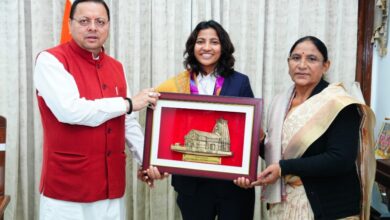 Uttarakhand News: वर्ल्ड चैंपियन स्नेह राणा ने की सीएम धामी से शिष्टाचार भेंट, मुख्यमंत्री बोले— प्रदेश की बेटियों के लिए मिसाल हैं स्नेह……