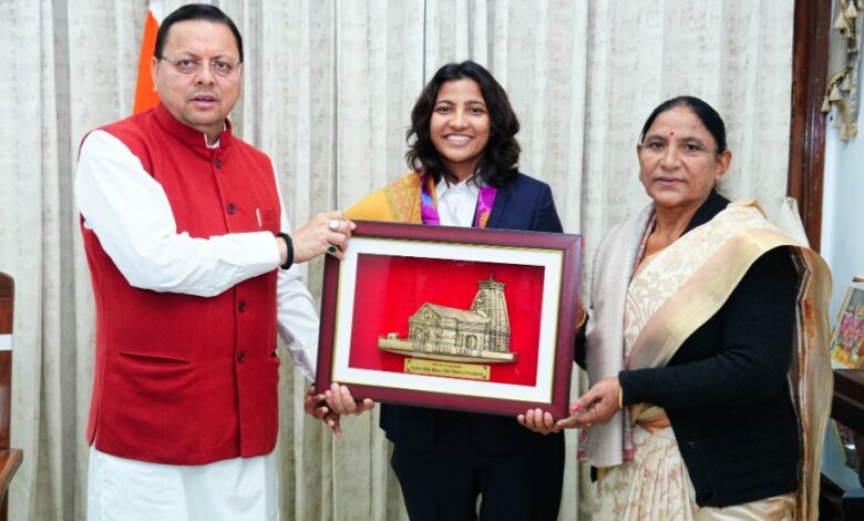 Uttarakhand News: वर्ल्ड चैंपियन स्नेह राणा ने की सीएम धामी से शिष्टाचार भेंट, मुख्यमंत्री बोले— प्रदेश की बेटियों के लिए मिसाल हैं स्नेह……