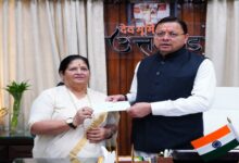 Uttarakhand News: पद्मभूषण बछेंद्री पाल ने मुख्यमंत्री राहत कोष में दिए 10 लाख रुपये, सीएम धामी ने जताया आभार…