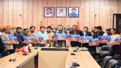 Uttarakhand News: मुख्यमंत्री धामी ने किया “पैली-पैली बार” उत्तराखण्डी गीत का विमोचन, लोक संस्कृति और विकास कार्यों के प्रचार पर दिया जोर….