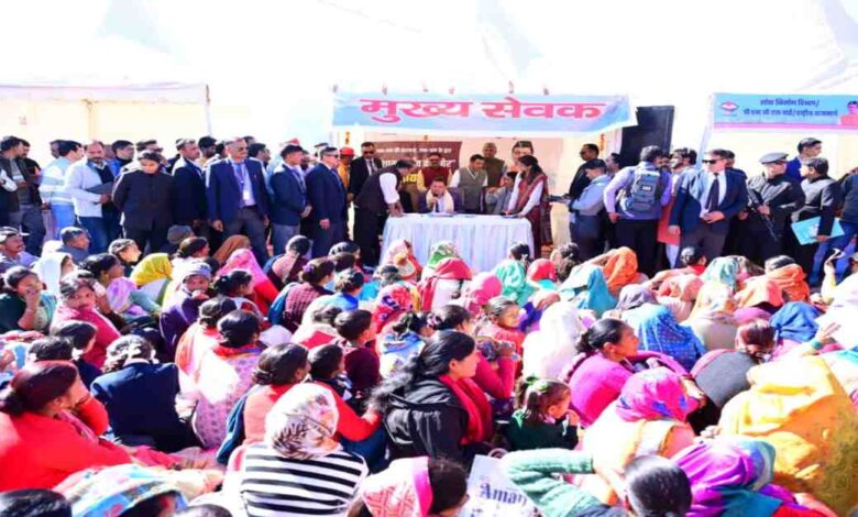 Uttarakhand News: ‘जन-जन की सरकार, जन-जन के द्वार’ अभियान से ग्रामीणों को मिला बड़ा लाभ, एक सप्ताह में 93 शिविर, 28,959 लोगों को योजनाओं का फायदा….