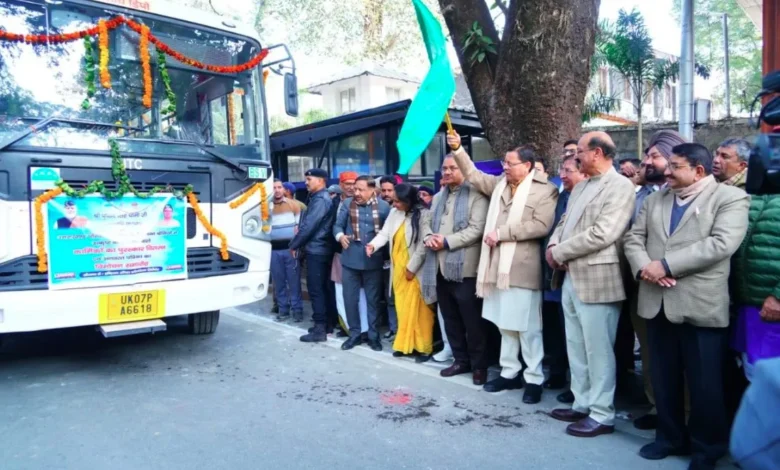 Uttarakhand News: सीएम धामी ने 112 नई बसों को दिखाई हरी झंडी, परिवहन निगम की स्मारिका ‘अनवरत’ का किया विमोचन….. Uttarakhand News: सीएम धामी ने 112 नई बसों को दिखाई हरी झंडी, परिवहन निगम की स्मारिका ‘अनवरत’ का किया विमोचन…..