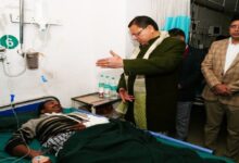 Uttarakhand News: बस हादसे के घायलों से मिलने अस्पताल पहुंचे CM धामी — मृतकों के प्रति जताई संवेदना, घायलों के उपचार में लापरवाही न बरतने के दिए निर्देश….