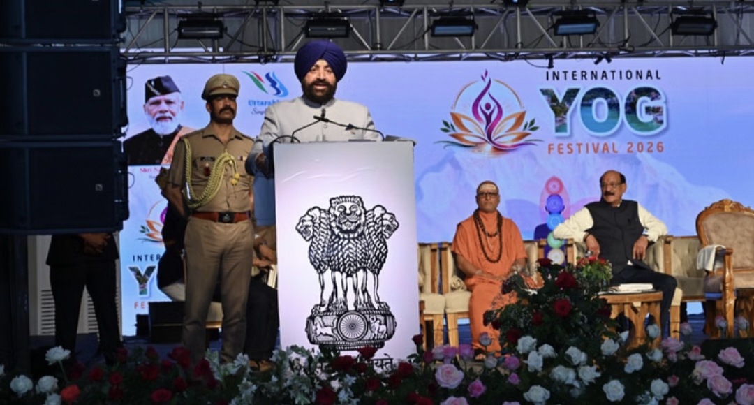 Rishikesh: अंतरराष्ट्रीय योग महोत्सव के समापन में पहुंचे राज्यपाल, कहा- योग एक सूत्र में बंधने का मंत्र