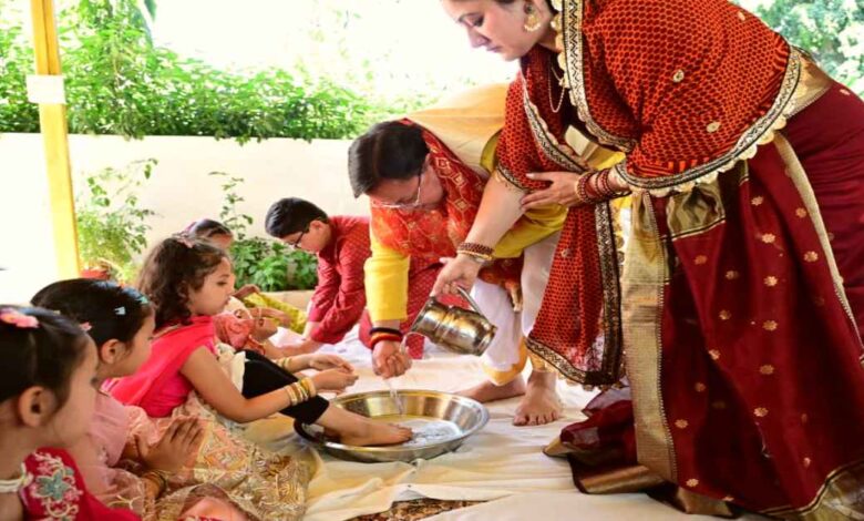 Uttarakhand News: रामनवमी पर CM धामी ने कन्या पूजन कर बालिकाओं का किया सम्मान, पारंपरिक रीति-रिवाजों से कराया भोजन; प्रदेशवासियों के सुख, शांति और समृद्धि की कामना….