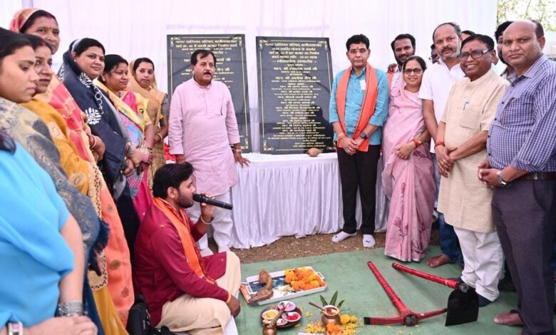 Uttarakhand News- संस्कृति और लोकपर्व को बढ़ावाः मुख्यमंत्री आवास में CM धामी ने बच्चों के साथ मनाया फूलदेई त्योहार, कहा- जीवन में हमेशा…..