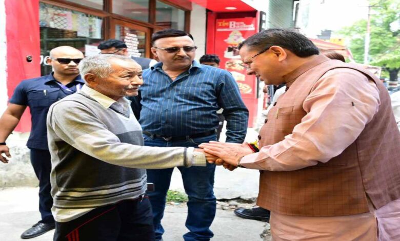 Uttarakhand News: सीएम धामी ने मौके पर जांची हेल्पलाइन शिकायत, लापरवाही पर जताई नाराजगी; समन्वय से काम पूरा करने के निर्देश……