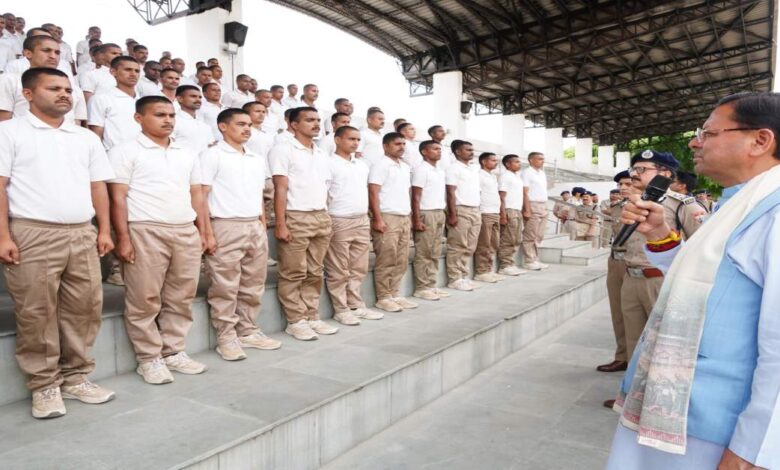 Uttarakhand News: CM धामी ने बढ़ाया पुलिस जवानों का मनोबल, कानून व्यवस्था और ट्रैफिक सुधार पर दिया जोर…. Uttarakhand News: CM धामी ने बढ़ाया पुलिस जवानों का मनोबल, कानून व्यवस्था और ट्रैफिक सुधार पर दिया जोर….